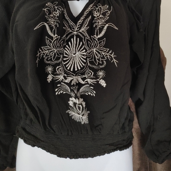 Kismet black and cream cropped top - Picture 3 of 4